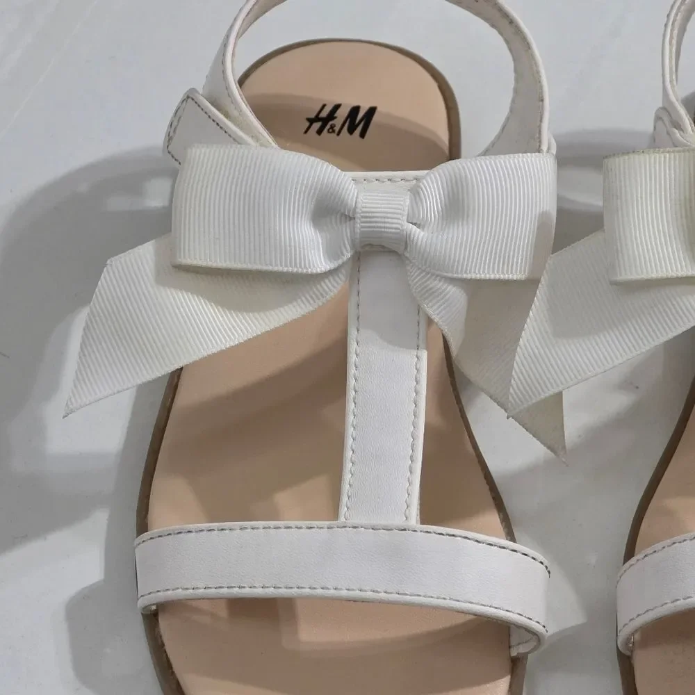 H&M Girls White Strap On Sandals with Elegant Bow Size 13